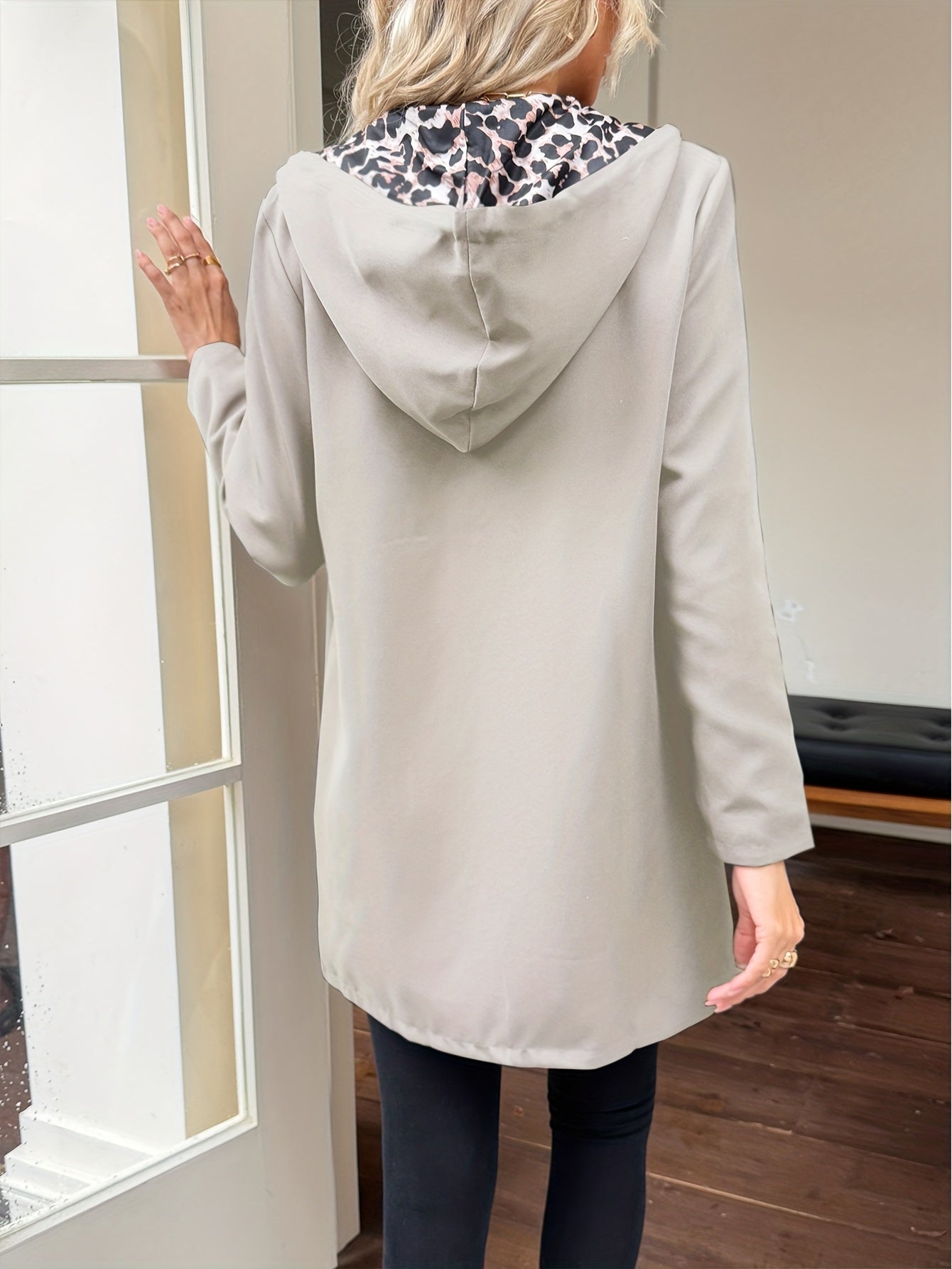 Noor™ | Chaqueta con Capucha Elegante