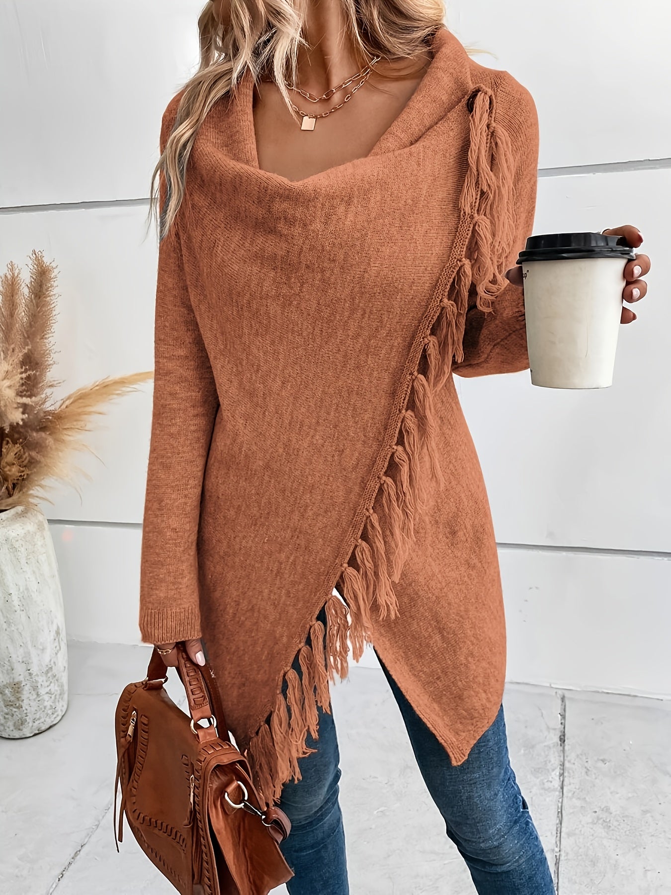 Arabelle™ | Chal Elegante con Cuello Drapado y Flecos