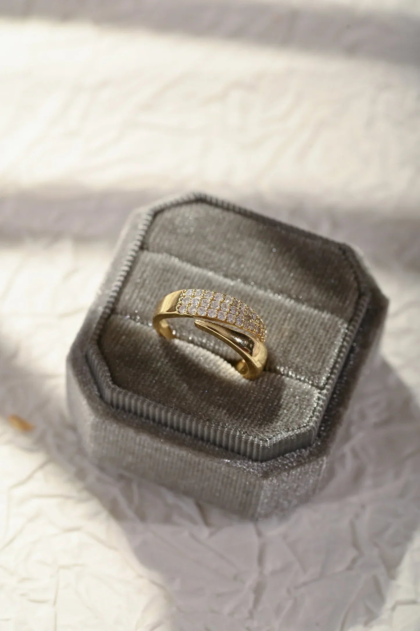 Laritta™ | Anillo Elegante y Brillante (+1 Gratis)