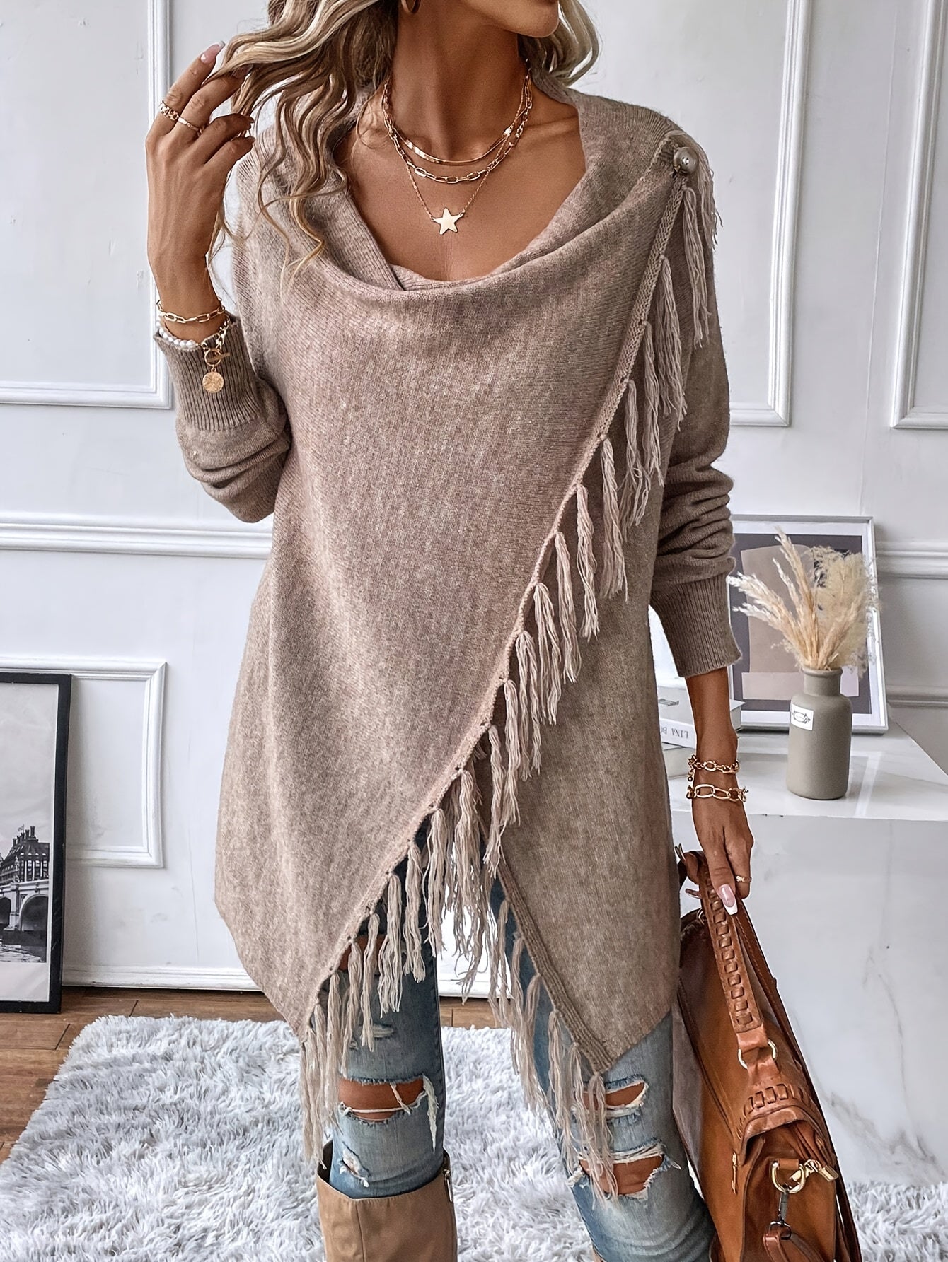 Arabelle™ | Chal Elegante con Cuello Drapado y Flecos