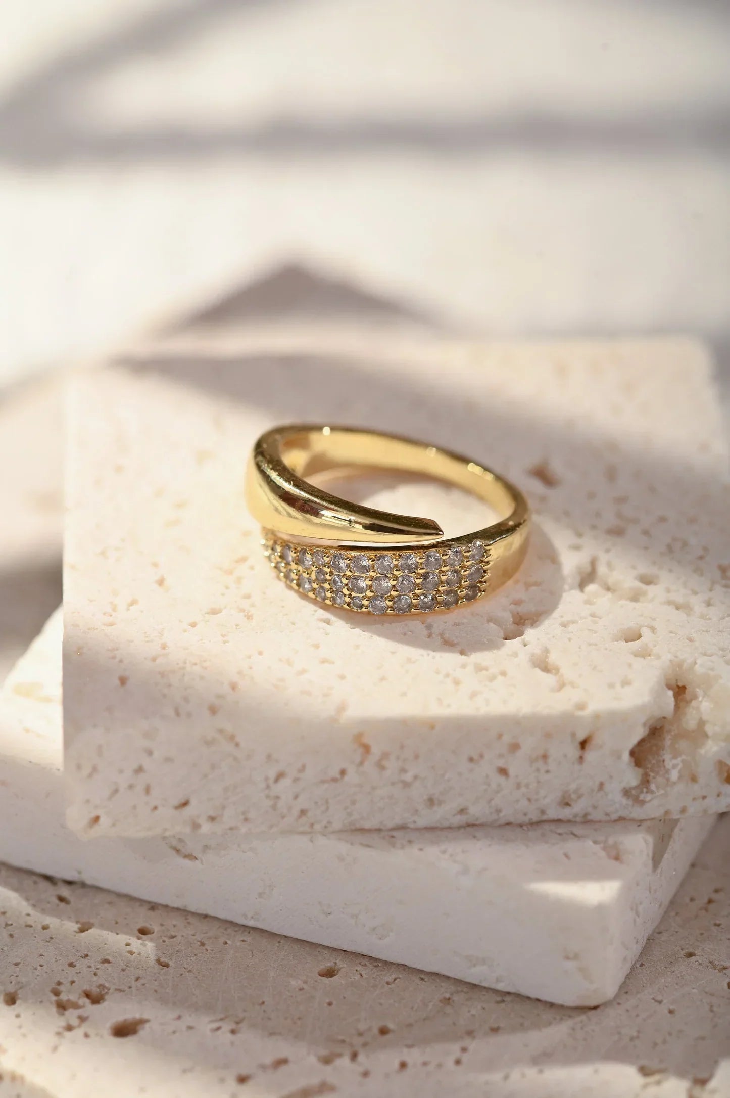Laritta™ | Anillo Elegante y Brillante (+1 Gratis)